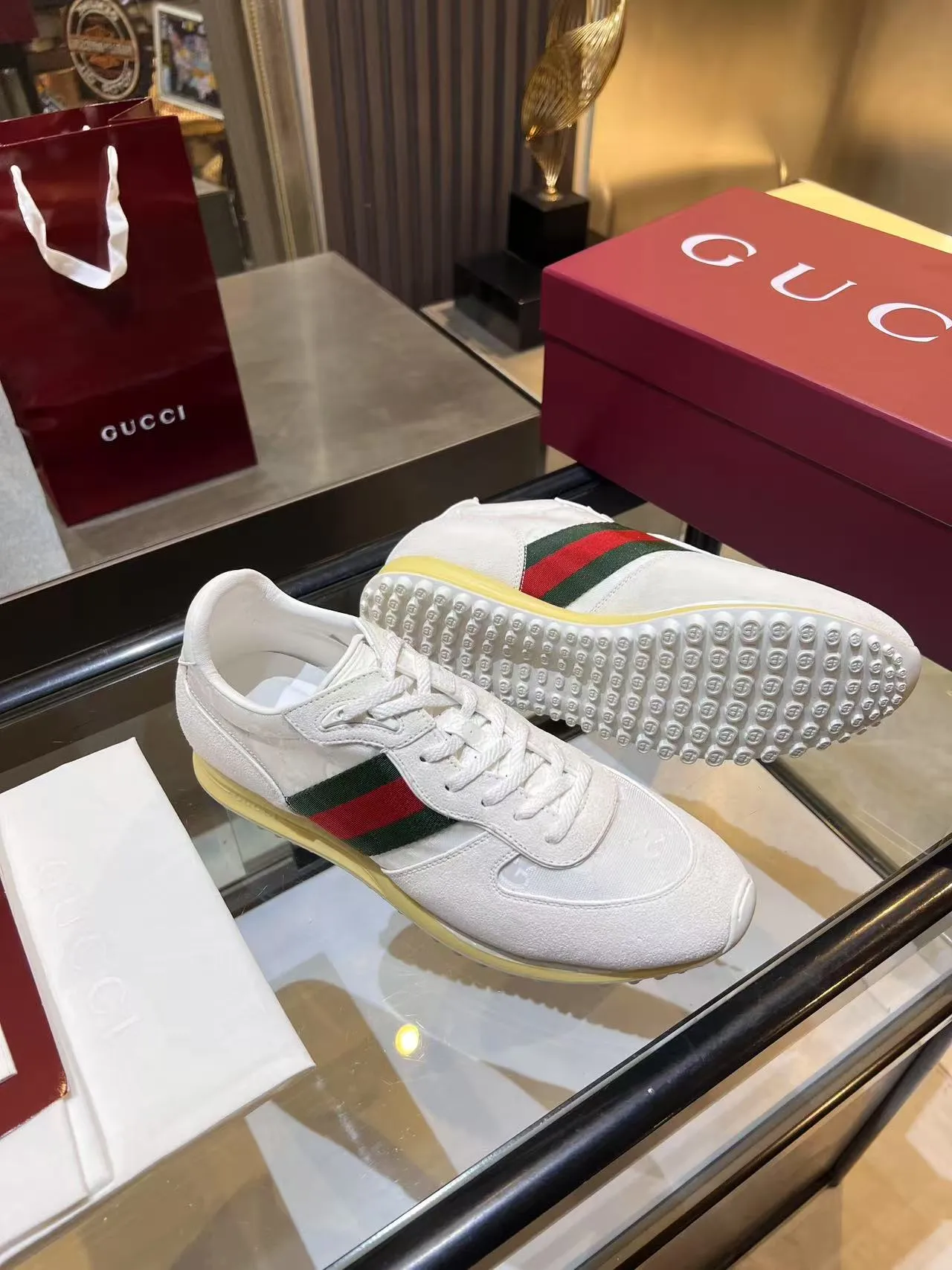 [G Home] P: 660💰 Men's Size: 40-44 (45 customized) Gucci Gucci Top version Latest catwalk style Re-Motion series Thick-soled casual sneakers Original purchase development and production This sneaker has a detachable and adjustable ankle strap, adding a dynamic item to the 2025 spring and summer series. The light and flexible outsole has been specially treated and is filled with a strong retro style. Exquisitely packaged at the delivery counter🛍📦 ▪️Fabric: Original customized imported first-layer cowhide ▪️Inner lining: Original customized breathable mesh ▪️Sole: Original molded TPU material ▪️Sole thickness: 3.5CM